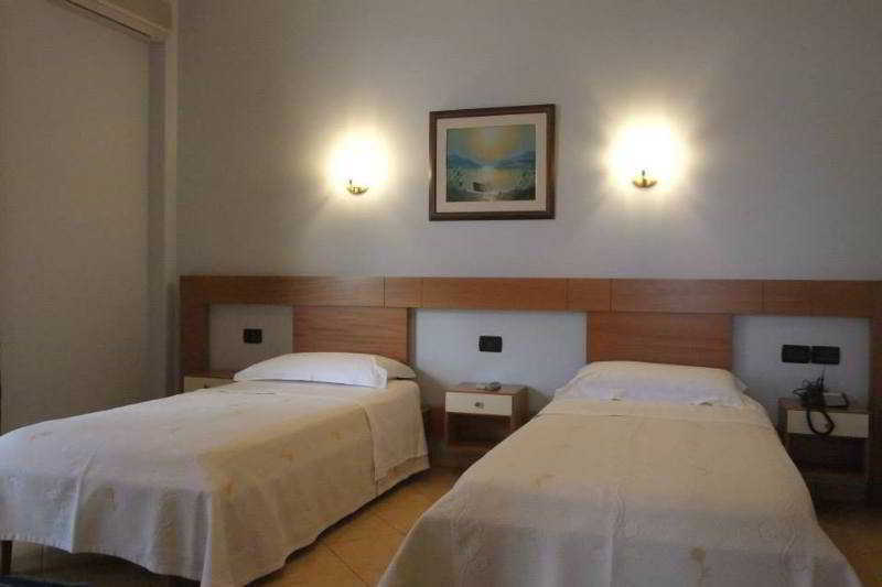 Paradise Beach Hotel ราดฮีมือ ภายนอก รูปภาพ
